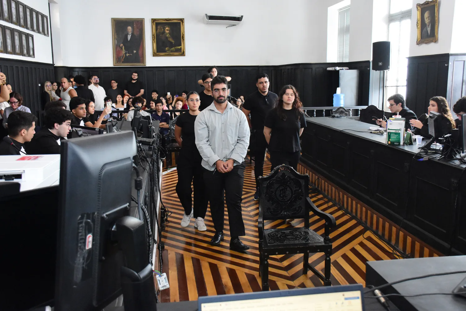Registro da equipe na simulação de O Frei Assassino — fotografia 10